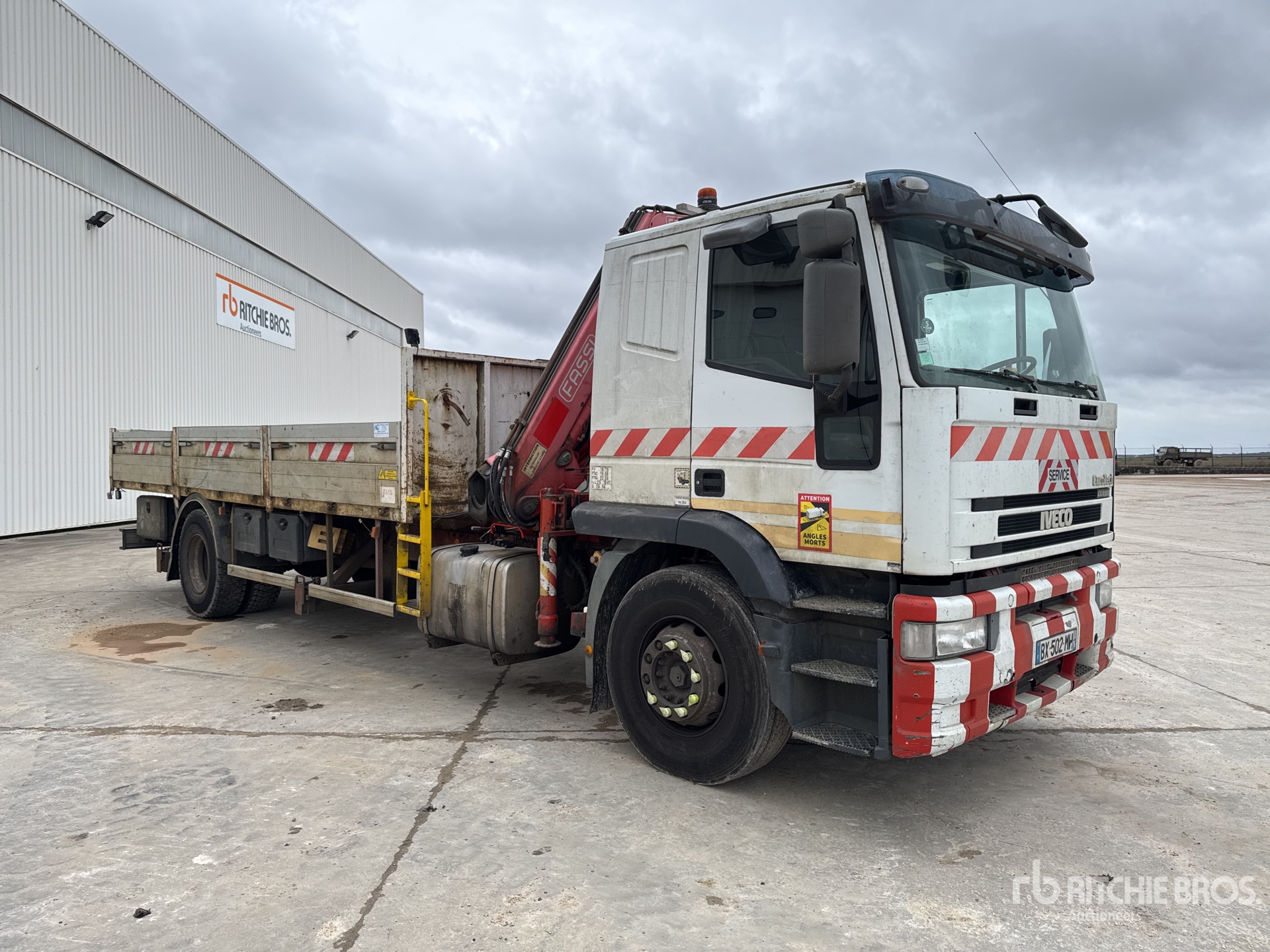 Iveco Cursor EuroTech 4x2 Camión plataforma con grúa